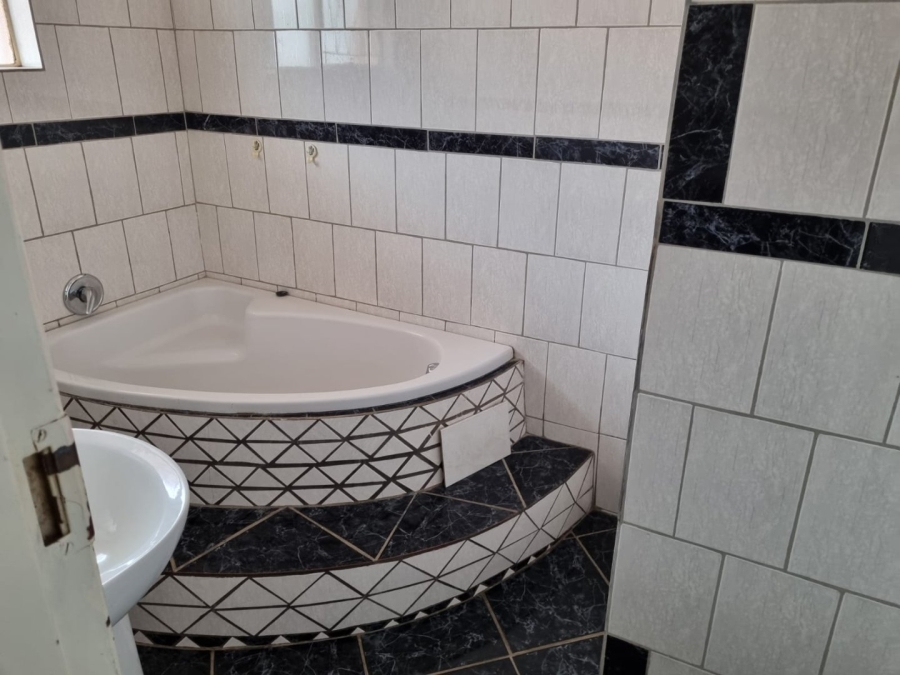 3 Bedroom Property for Sale in Bloemfontein Free State